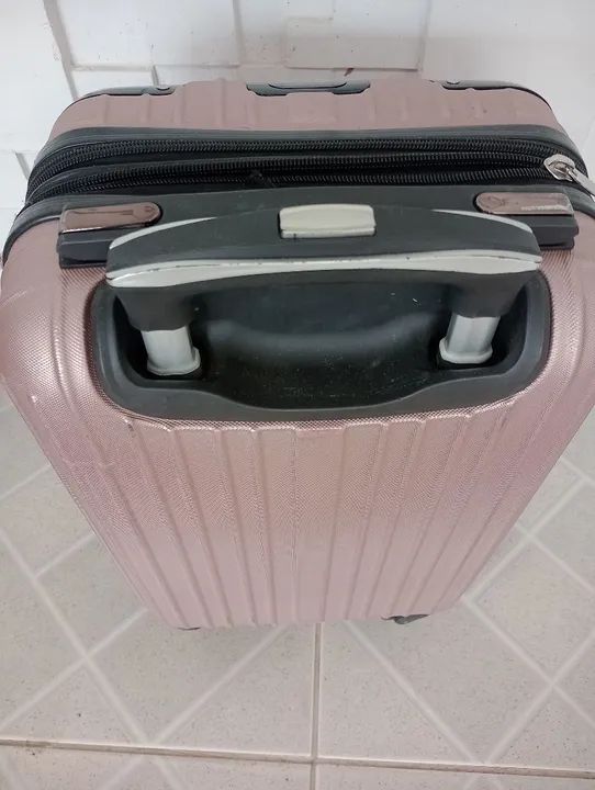 Mala pequena rosa conforme as fotos  - Foto 3