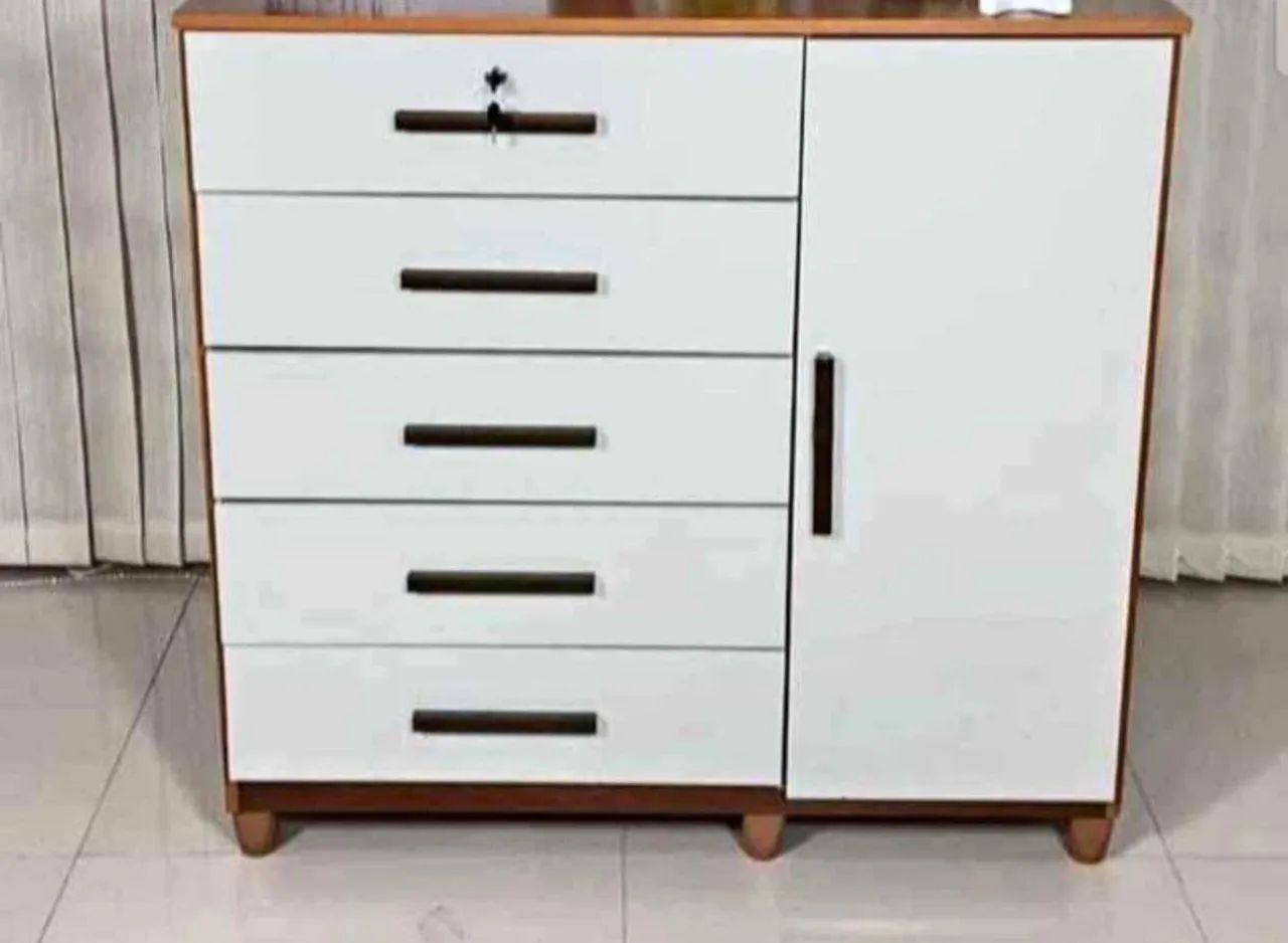 Frete Grátis!! Cômoda com 5 gavetas e chave - Foto 2