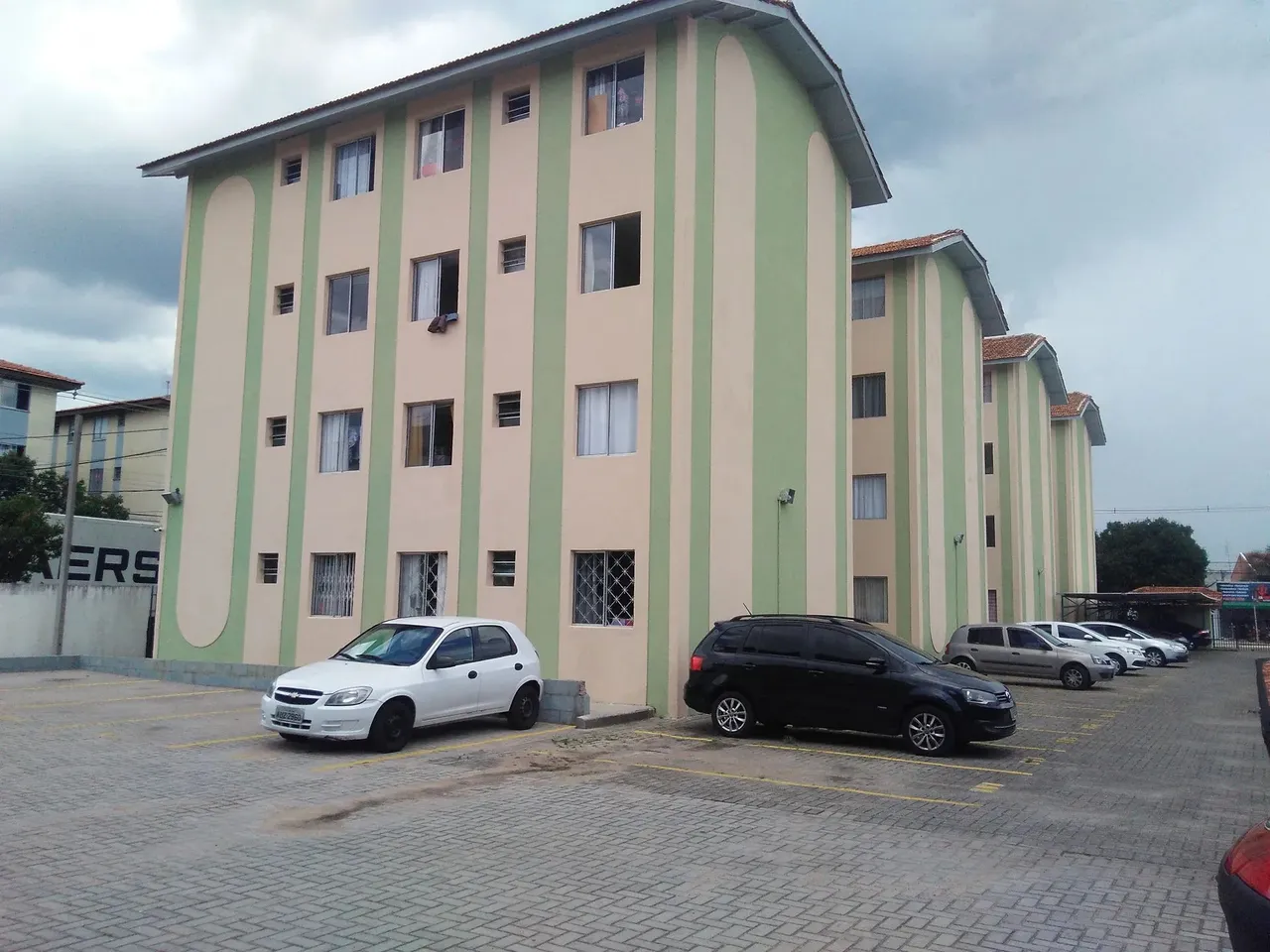 Apartamento 2 quartos de frente para a rua Sitio Cercado - Curitiba - PR