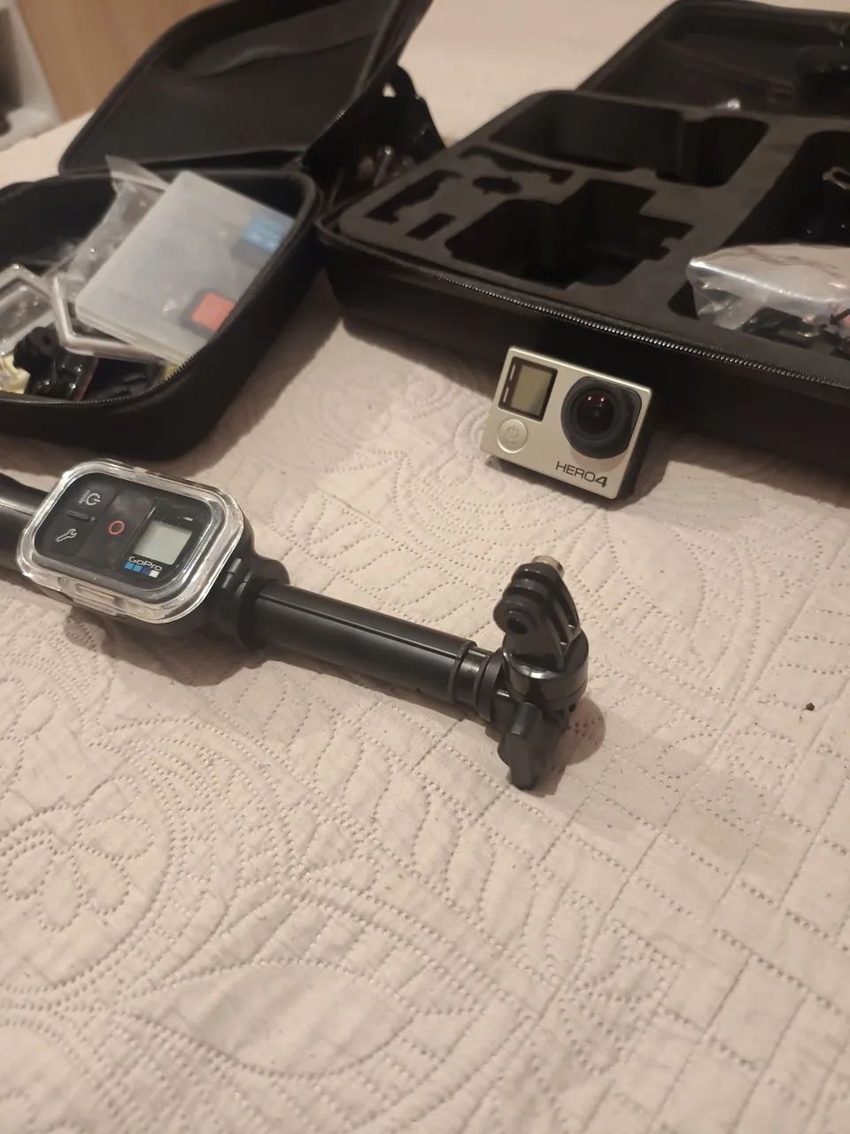 GoPro Hero 4 Black com acessórios