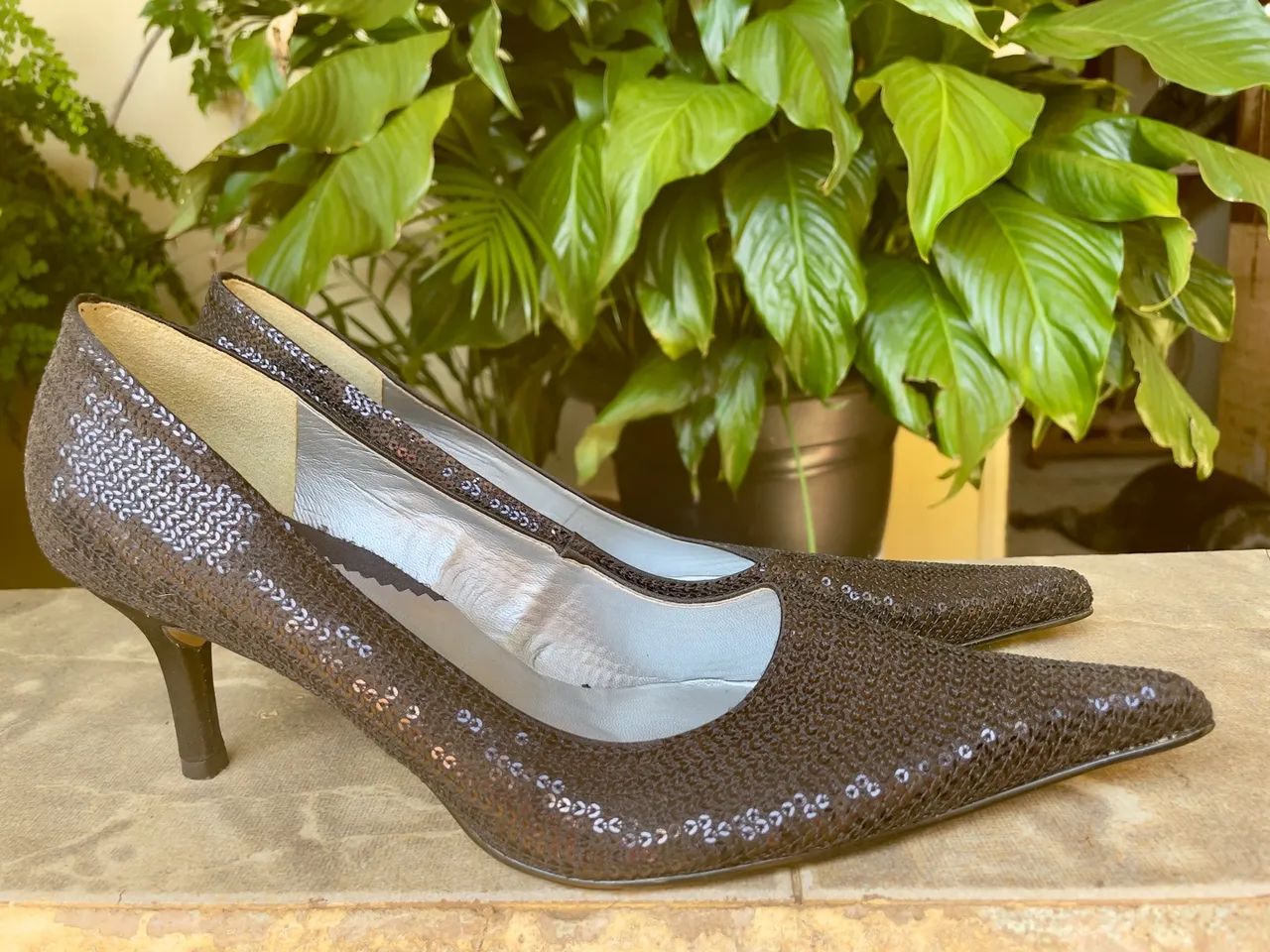 Scarpin Preto com Lantejoulas - Foto 4