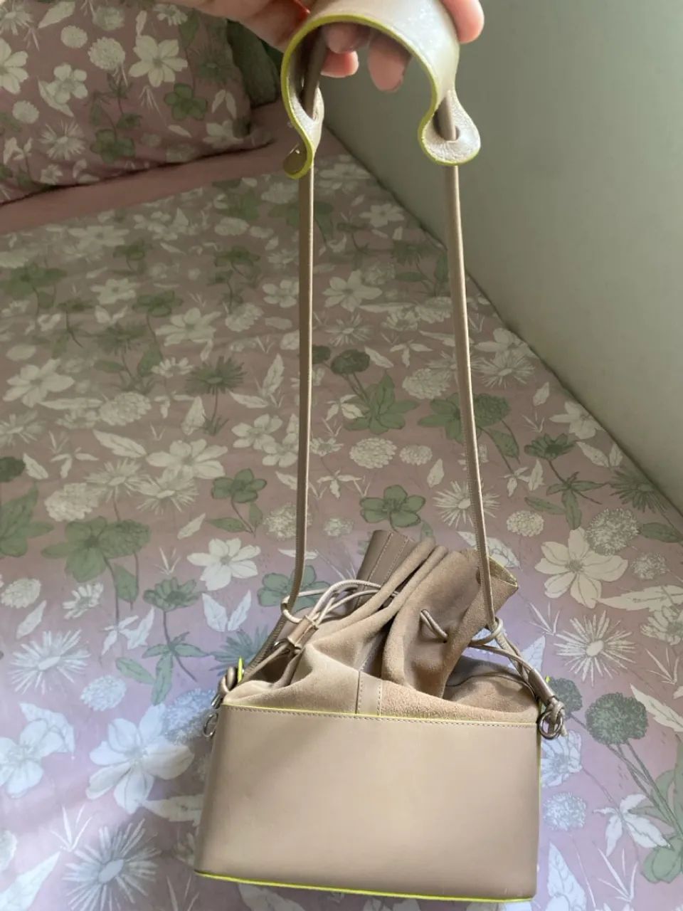 Bolsa Arezzo Bege de Couro - Foto 5