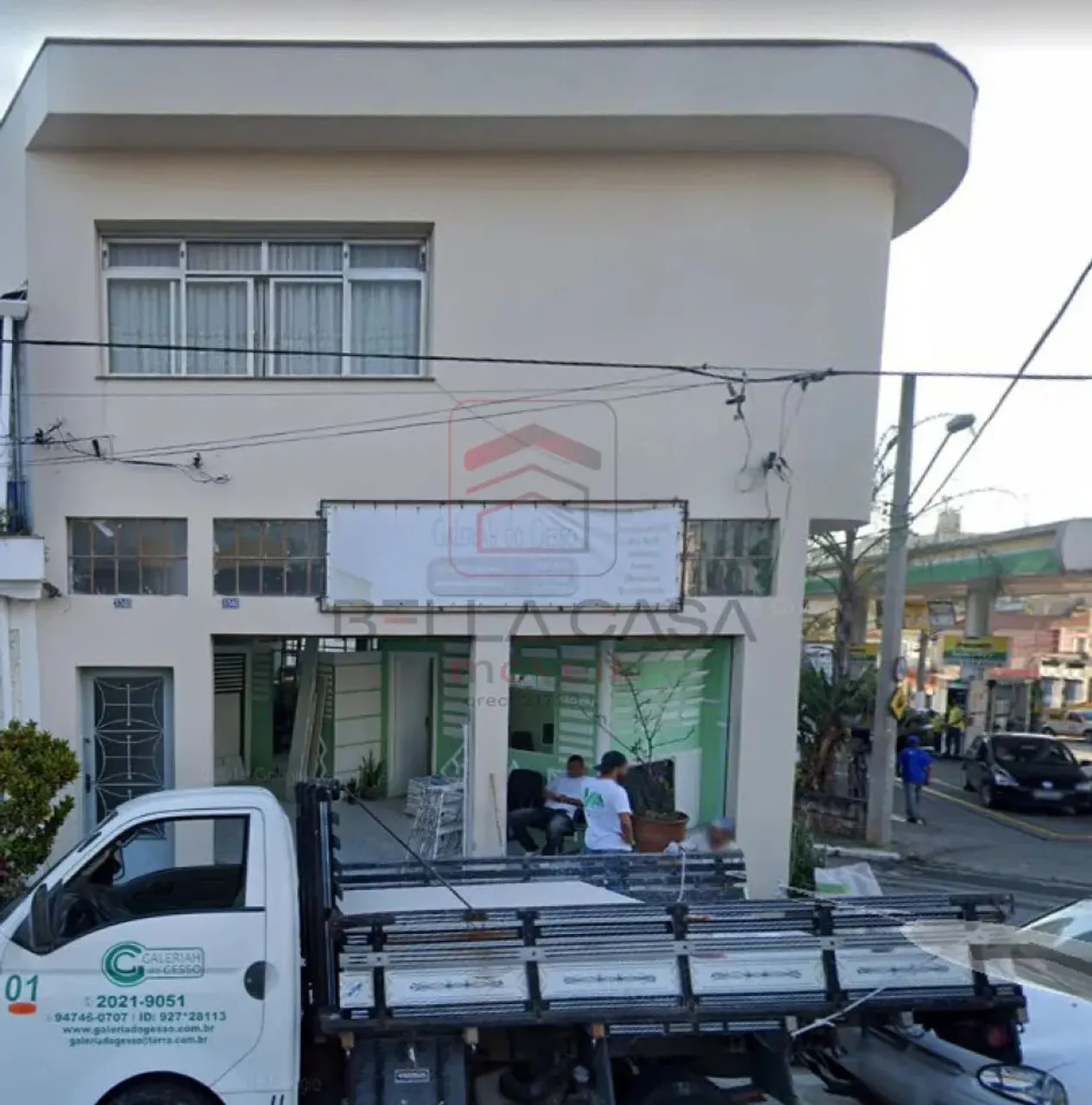 Conj. Comercial 228m2 área construída compostos por 1 apto 2 salões