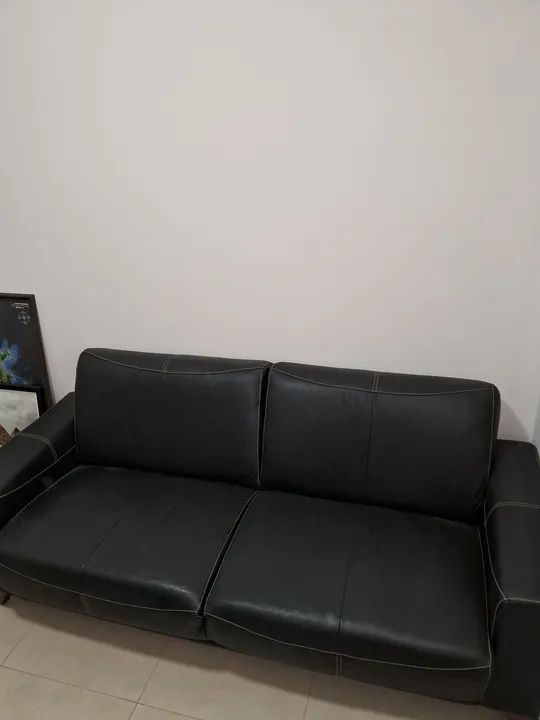 Beautiful black genuine leather sofa64385783203587123