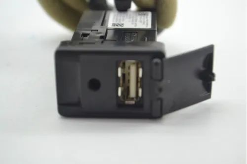 Entrada Conector Usb Toyota Yaris Xl 2019 Original - Foto 4