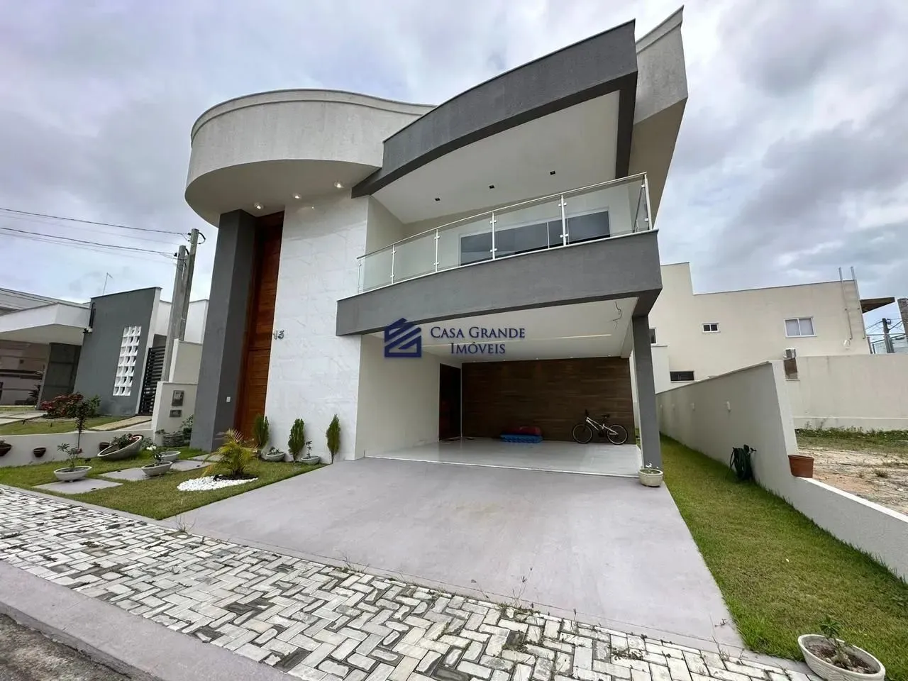Casa Duplex com 5 quartos no Ecoville 1 Condomínio Clube com Lazer Completo em