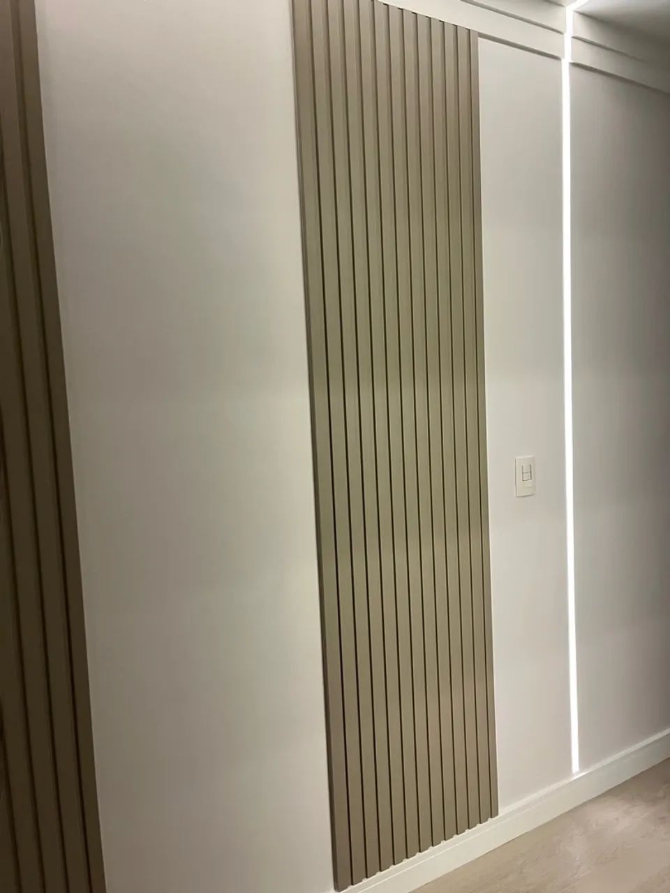 Painel de madeira para parede ripado 