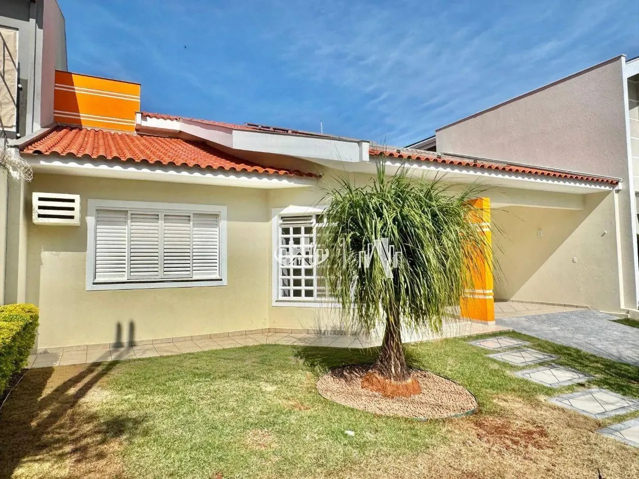 Casa com 3 quartos para alugar, 180 m² por R$ 5.900 - Condomínio Vale do Arvoredo - Zona S