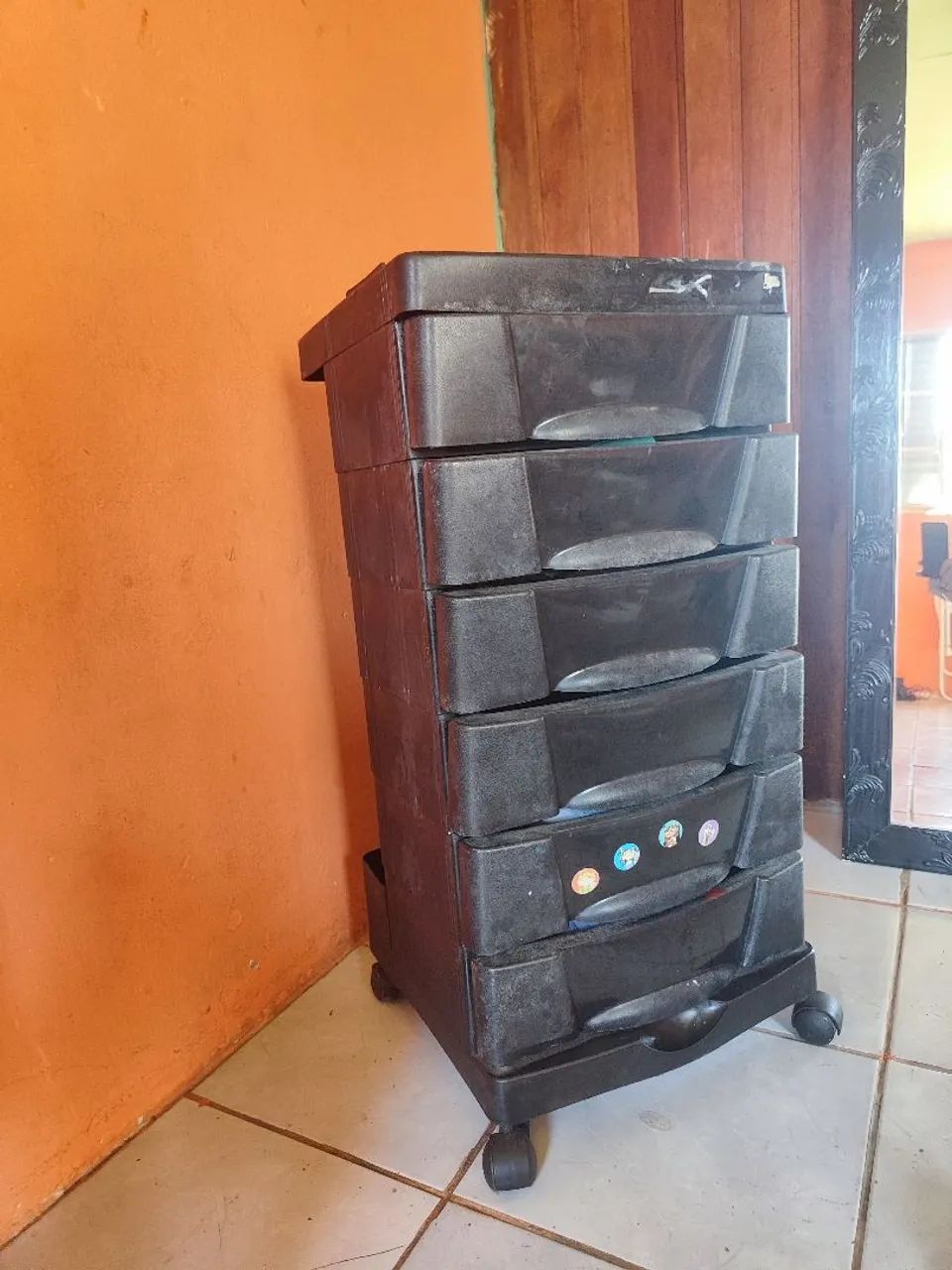 Gaveteiro de plástico com rodinhas