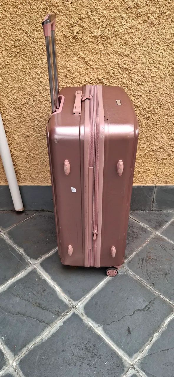 Mala rígida rosa cintilante Bagaggio, 73 alt x 47 larg x 31 prof. Falta 1 roda. Resto ok. - Foto 4