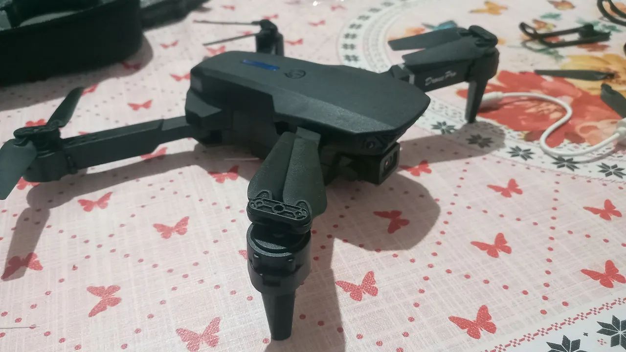 Drone E88 pro64303755877635123
