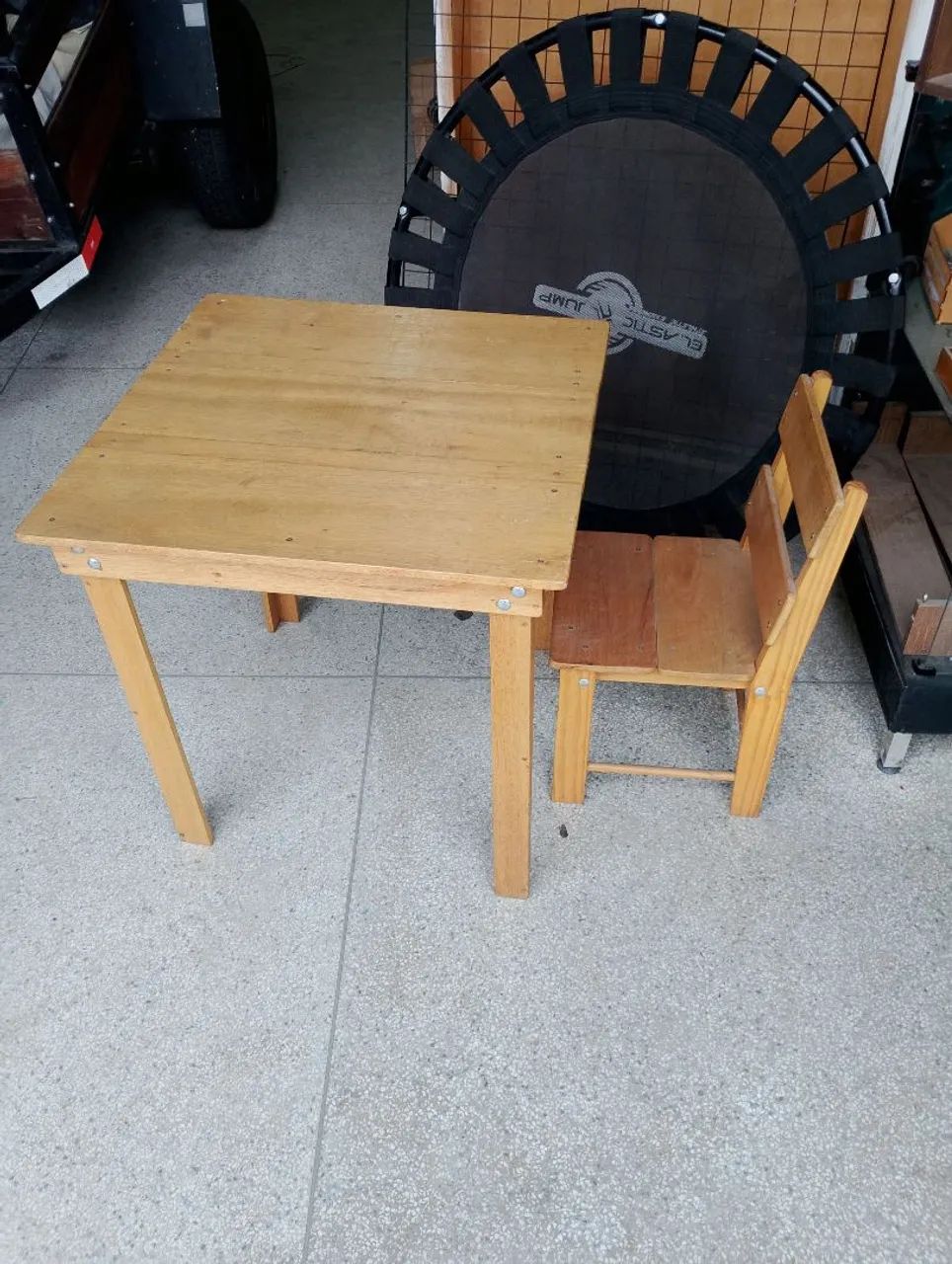 Mesa infantil reforçada com uma cadeira  - Foto 2