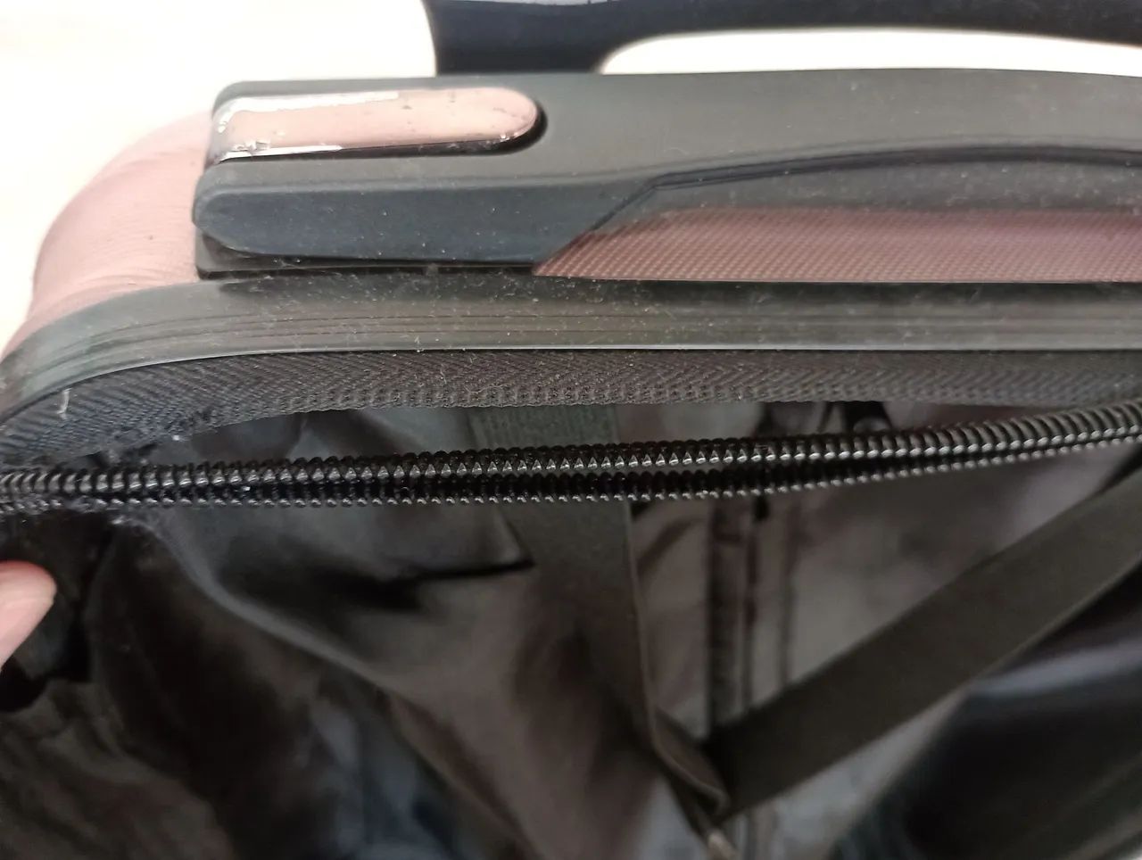 Mala pequena rosa conforme as fotos  - Foto 6