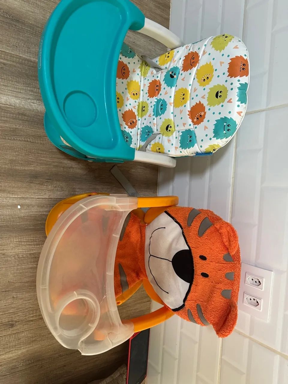 Cadeira Infantil com Bandeja e Assento Divertido