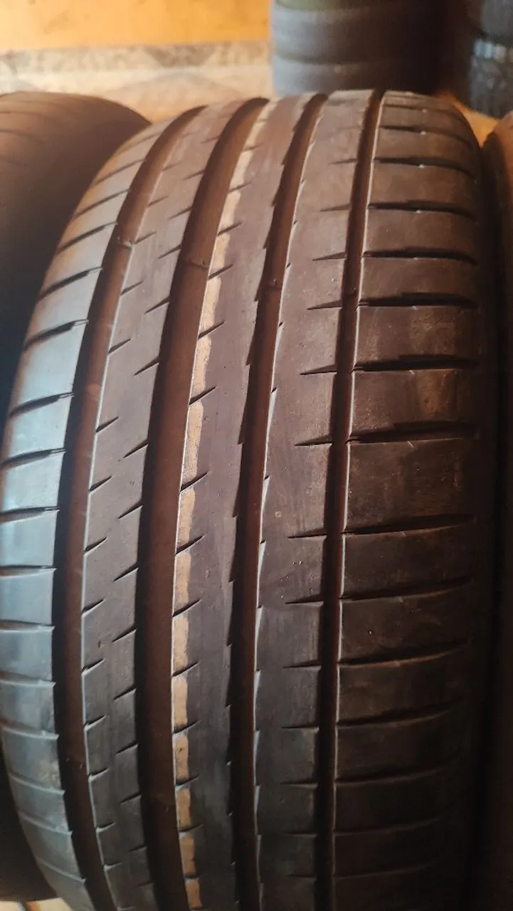 Pneu 225/45/19 Michelin pilot sport seminovos 4pneus $580 cada avista não dou desconto