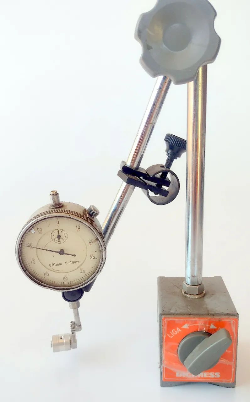 Suporte Magnético de Ajuste Fino com Relógio Comparador