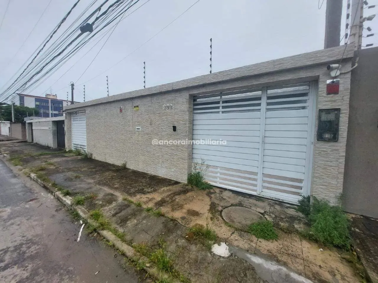 Casa com 3 quartos, 3 suítes, e 3 vagas de garagem a venda na Imbiribeira