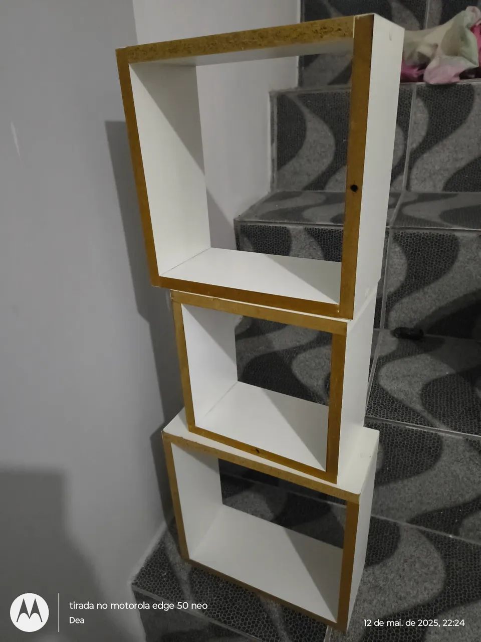 Estante de canto com nichos - Foto 2