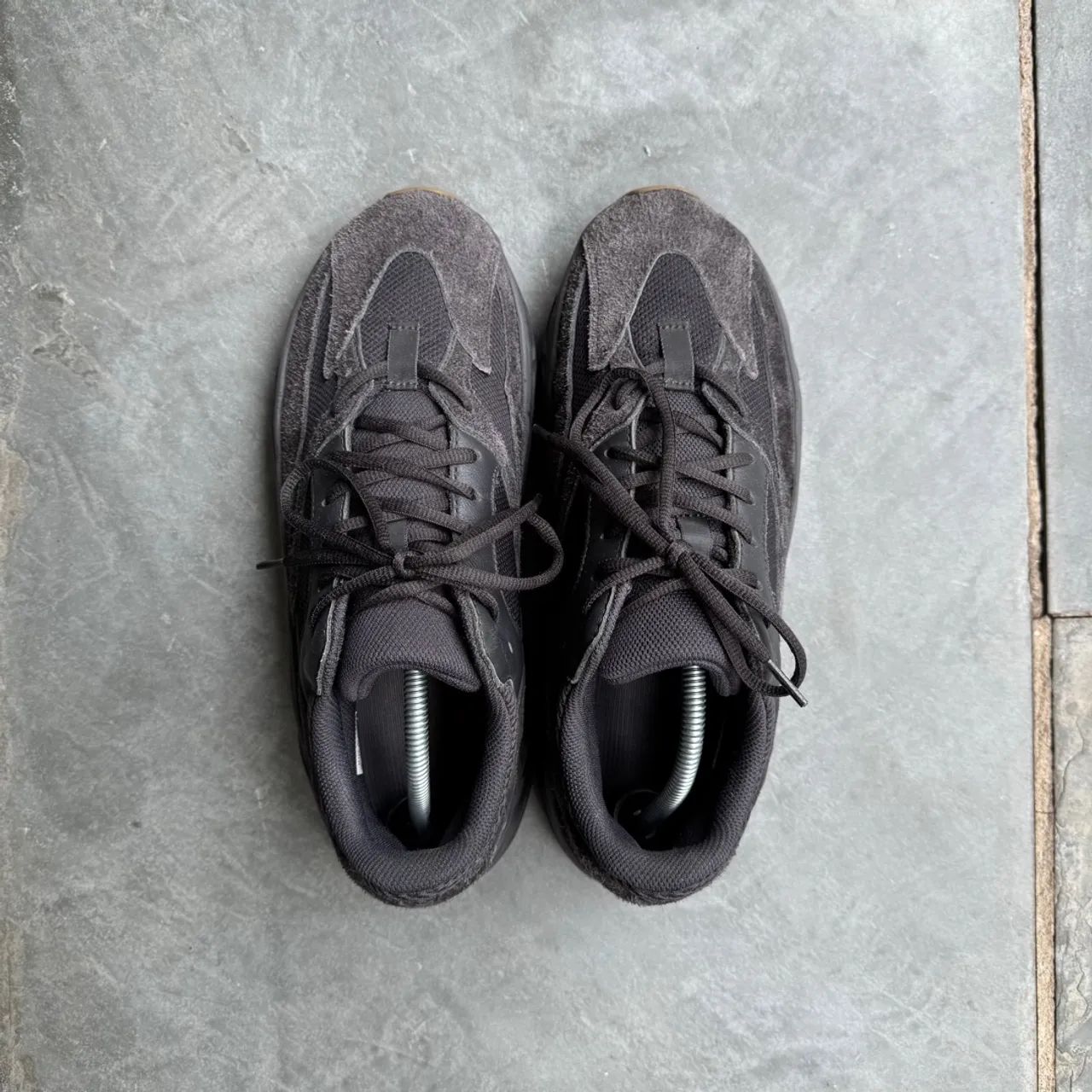 Tênis Adidas Yeezy Boost 700 v1 utility black - Foto 5