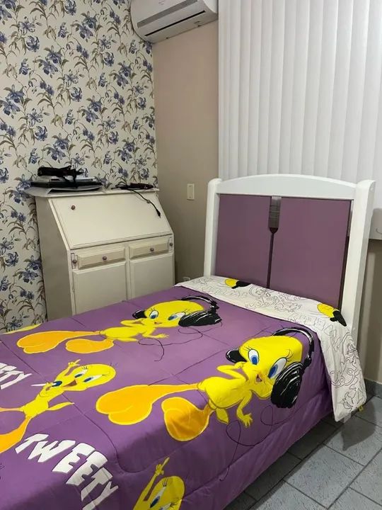 Cama de solteiro feminina com cabeceira