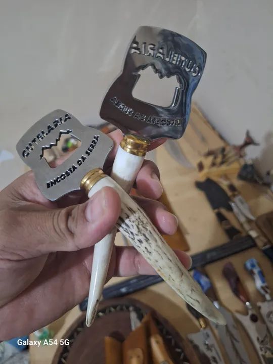 Abridor em chifre de cervo legítimo. 