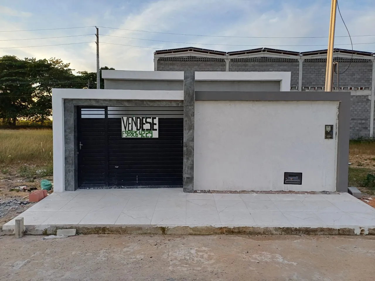Vende-se uma casa nova 220.000 TLC *