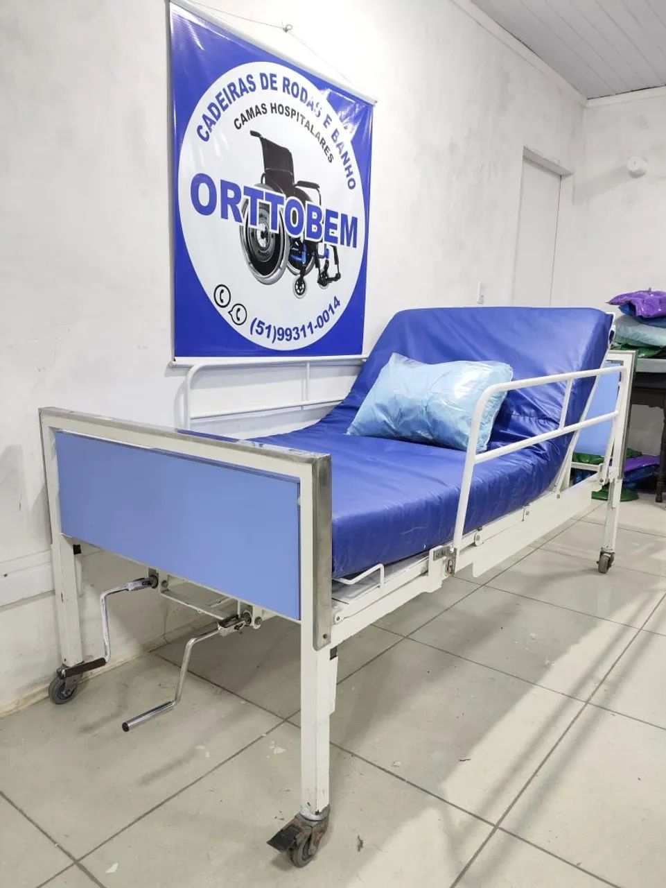 Cama Hospitalar 2 Manivelas com Colchão Impermeável e Travesseiro Guardas laterais 