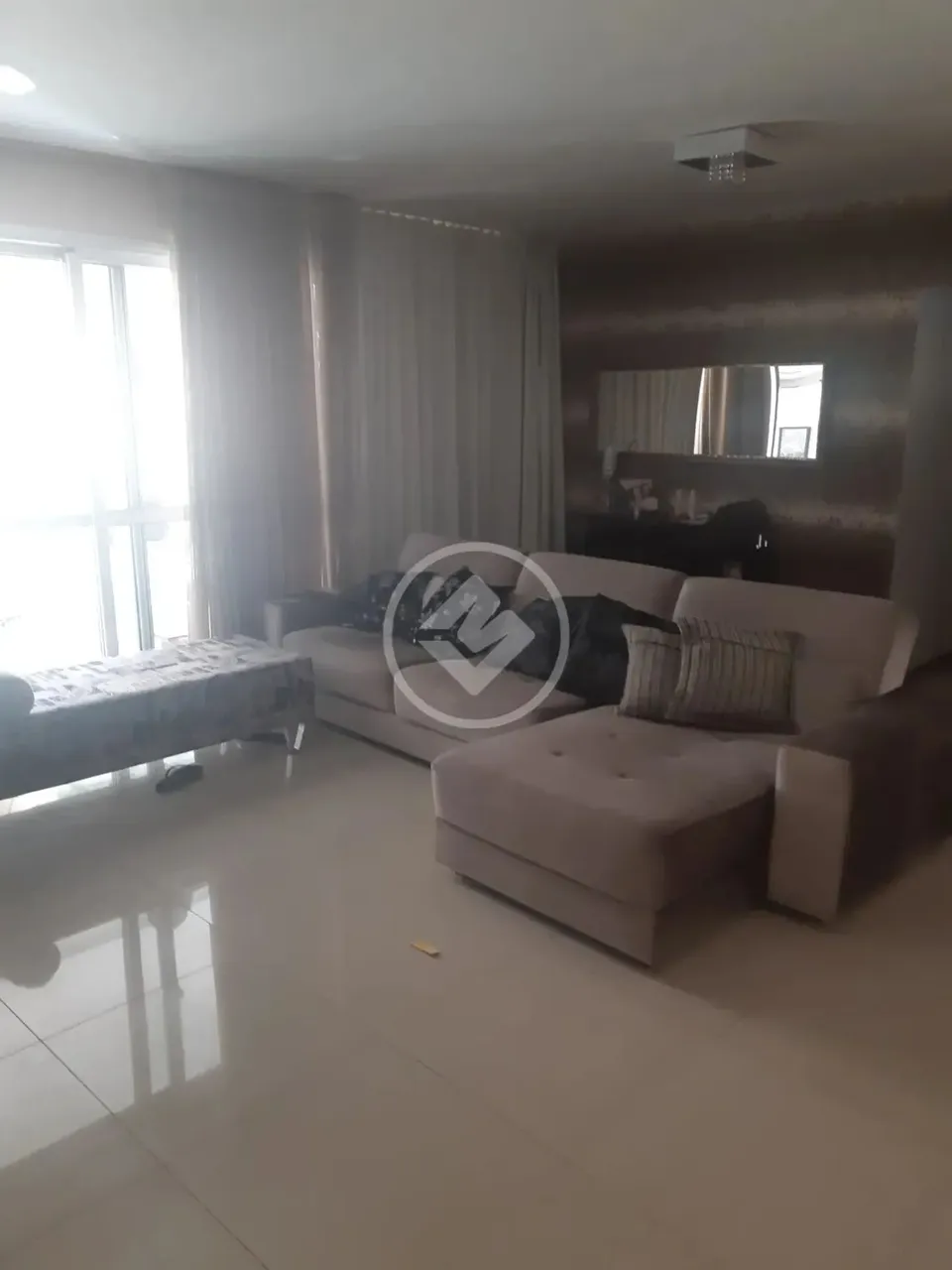 3 Suítes 1 Dormitório ou home oficce com moveis e ar condicionado Lavabo Sala ampla com