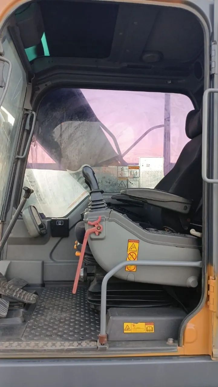 Escavadeira Volvo EC210BLC ANO 2009 - Foto 5