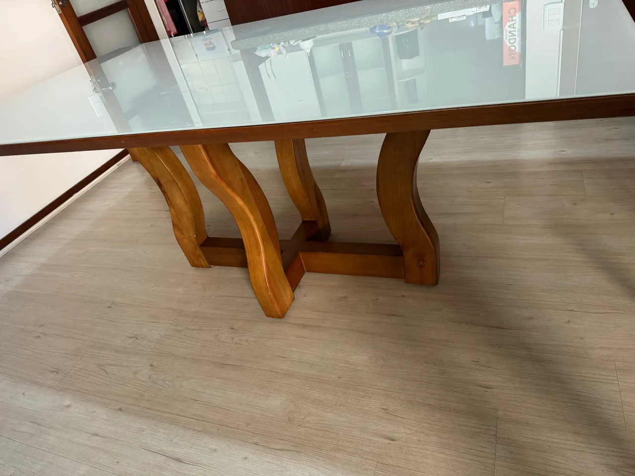 Mesa de Jantar com Design Moderno e Elegante
