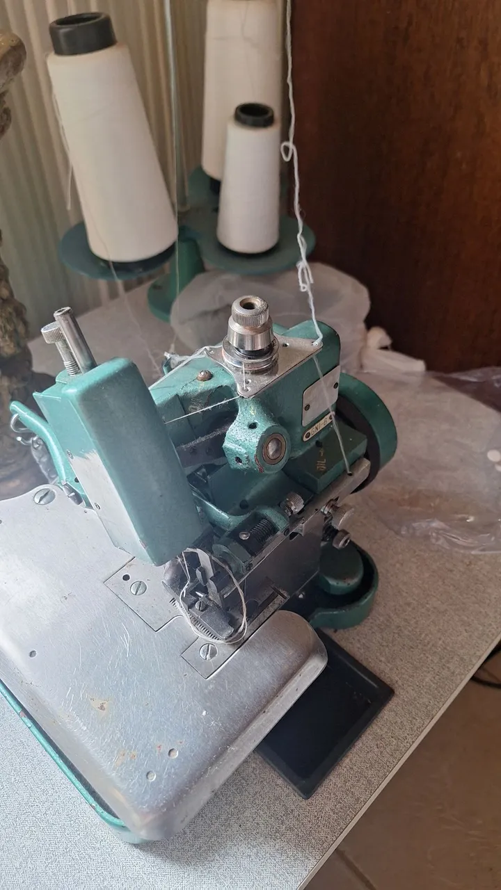 Máquina de Costura Overlock