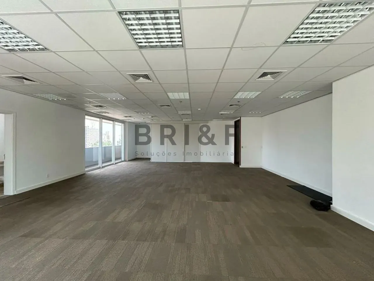 SALA COMERCIAL PARA LOCAÇÃO COM 191M², 5 VAGAS DE GARAGEM NO BROOKLIN, REGIÃO DA BERRINI