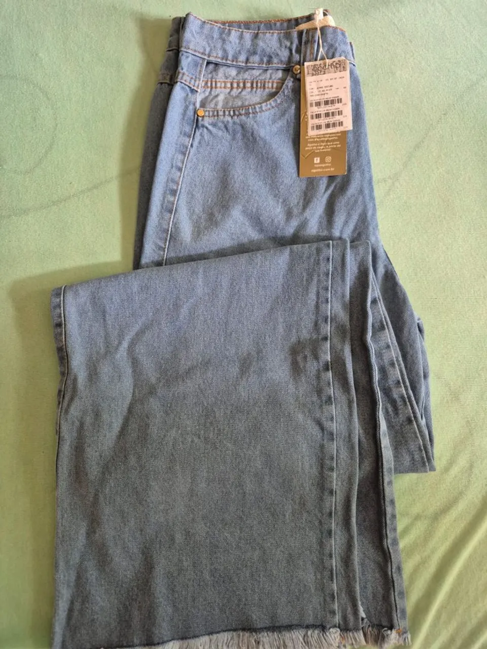 Calça Wide Leg com abertura frontal