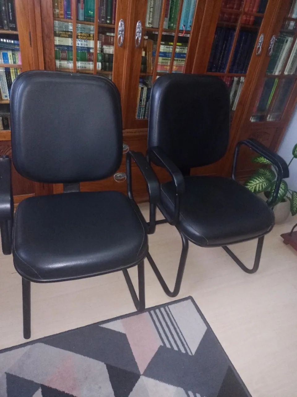 Par de Cadeiras de Escritório Usadas em bom estado, único dono 