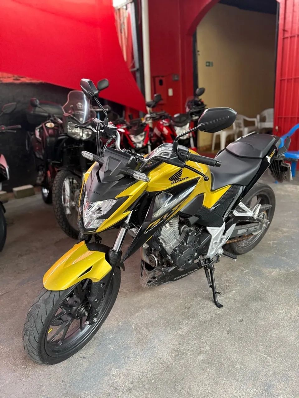 Honda Cb300f 2023 2.000km 1 mil entrada Aércio veículos 