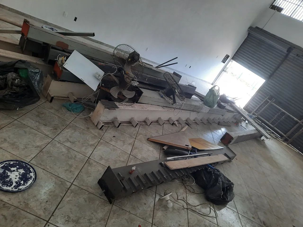 Estruturas 850 reais cada são 15 e balcões  se fizer uma oferta boa fecha o pacote e leva  - Foto 5