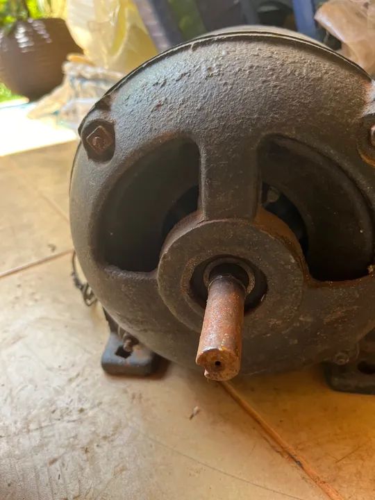Motor WEG trifásico 5 CV de indução  alta rotação.  BARATO - Foto 4