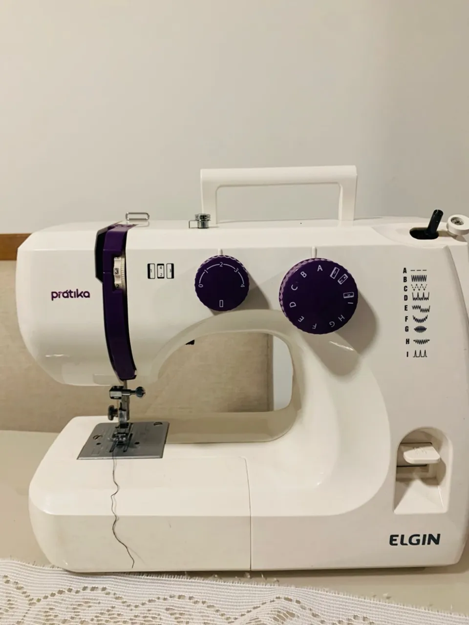 Máquina de costura R$ 500,00 nova