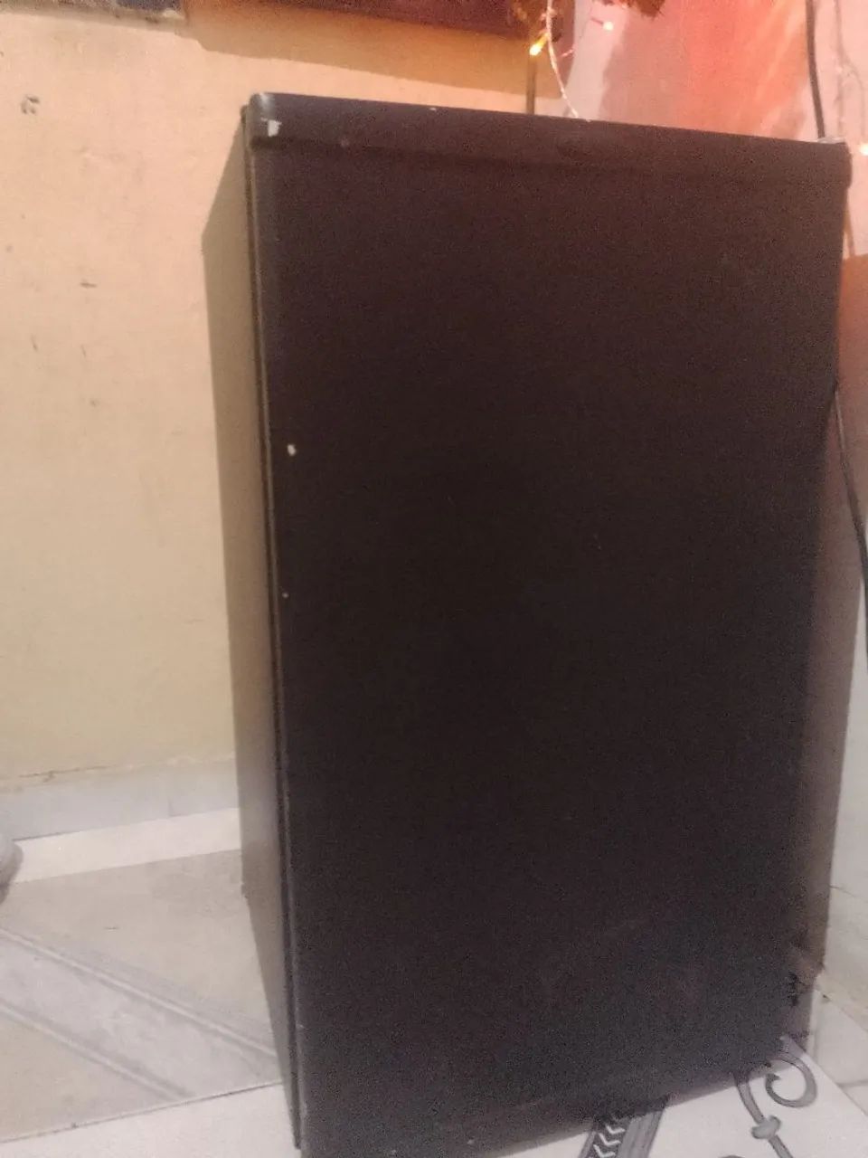 Frigobar só na está gelando mas funciona 