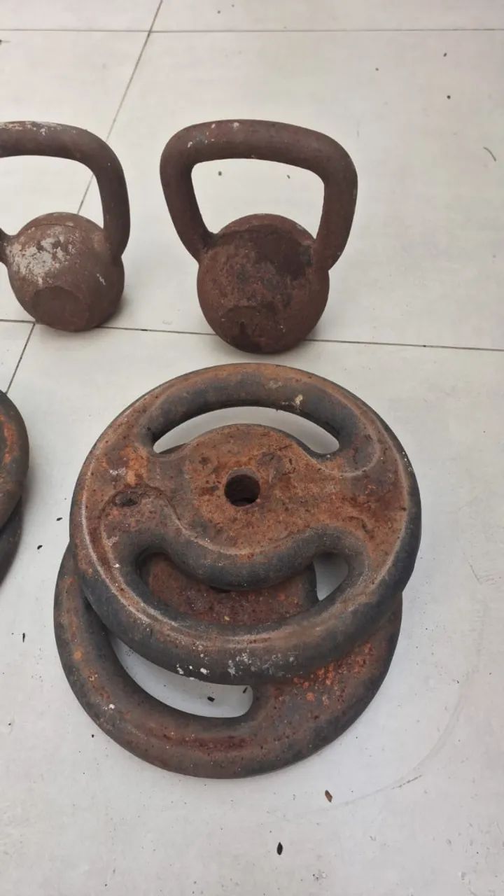 Barra maciça, Anilhas e Kettlebell - Foto 3