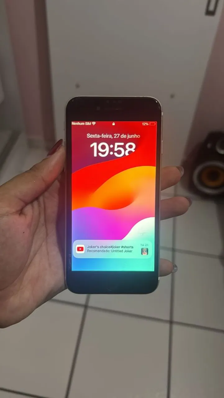 iPhone SE 2020- Desempenho e Elegância em Suas Mãos