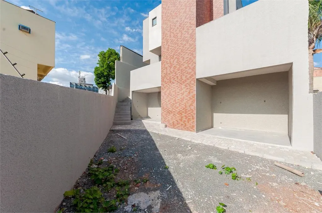Sobrado com 3 quartos à venda em Fazendinha - PR