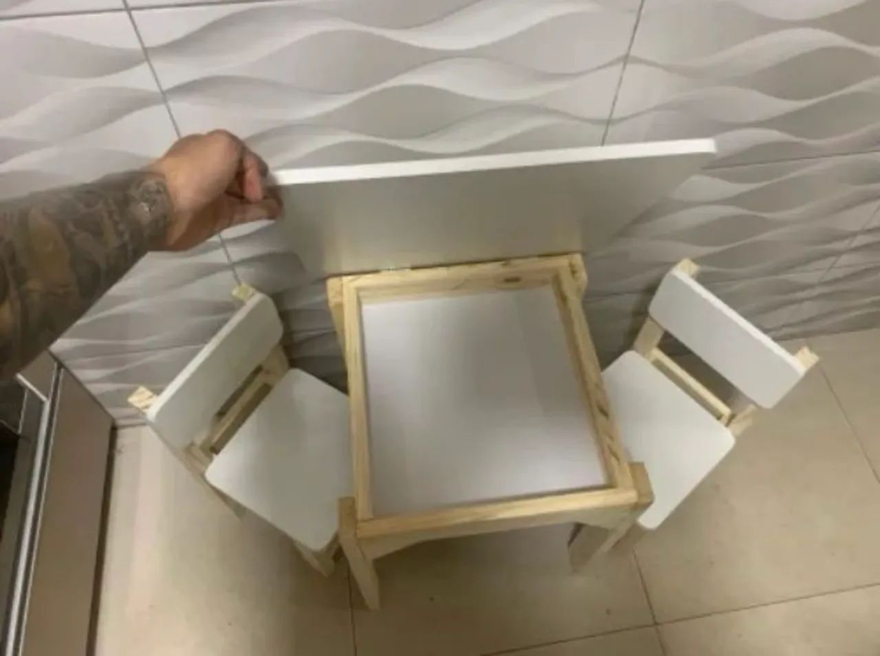 Mesa infantil baú com duas cadeiras em mdf 