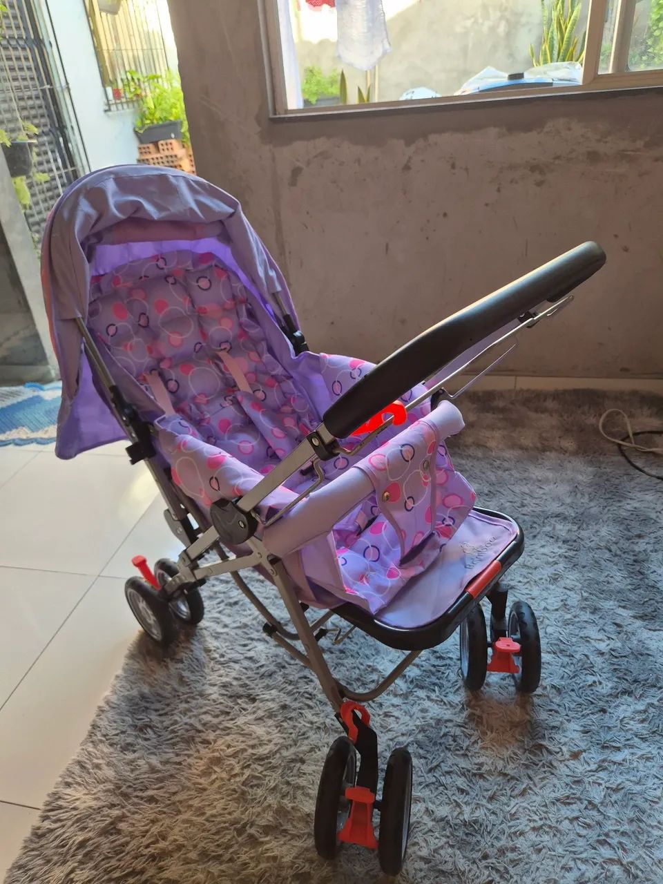 Vendo este carrinho de bebê e bebê conforto