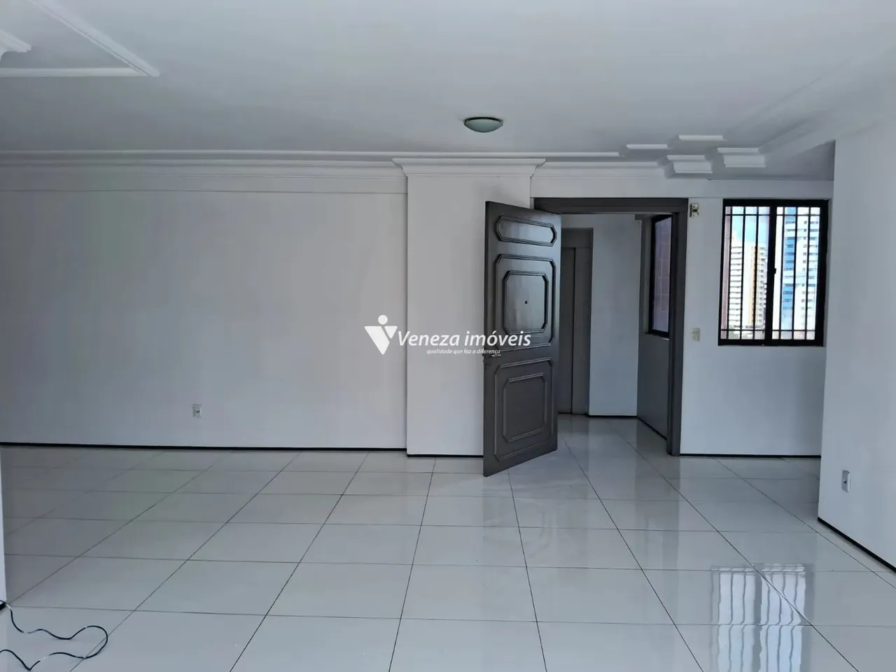 Apartamento um por andar para aluguel no Jóquei