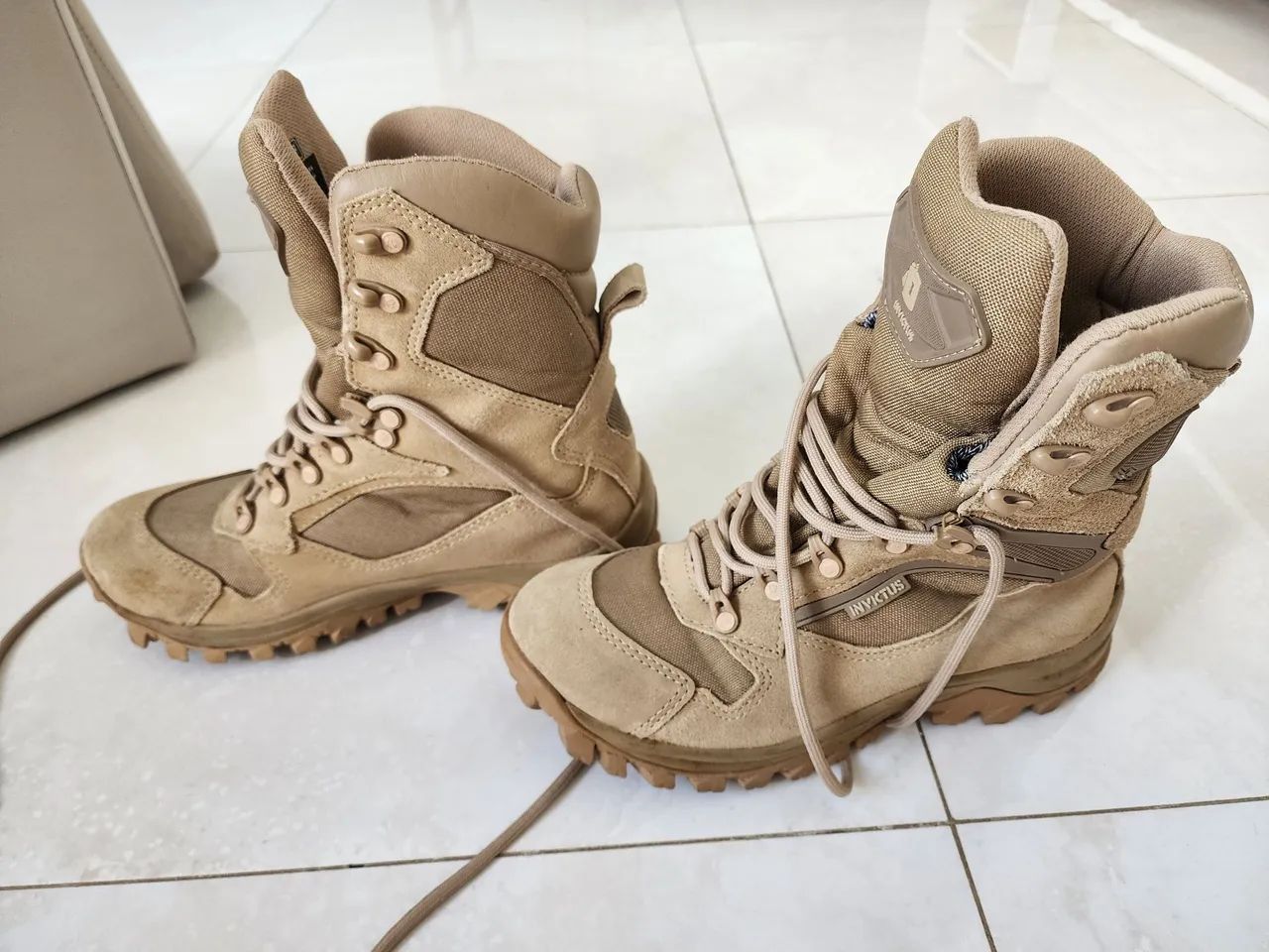 Botas Táticas Invictus - Tamanho 40 - Foto 3