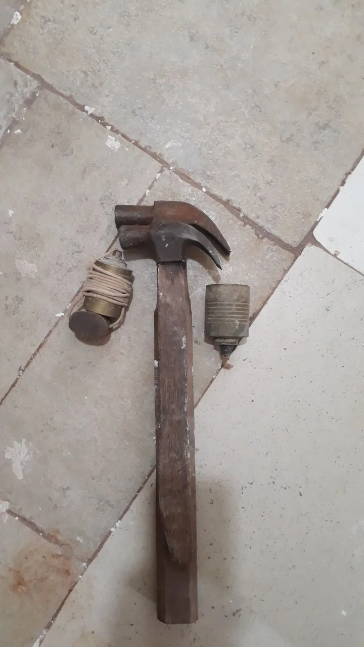 Vendo 2 Plumo, 2 Martelo 2