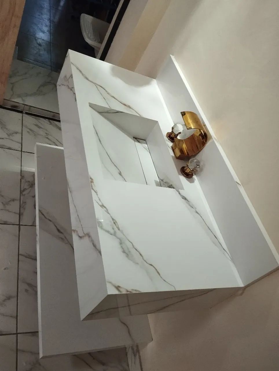Bancada esculpida em porcelanato - Foto 2