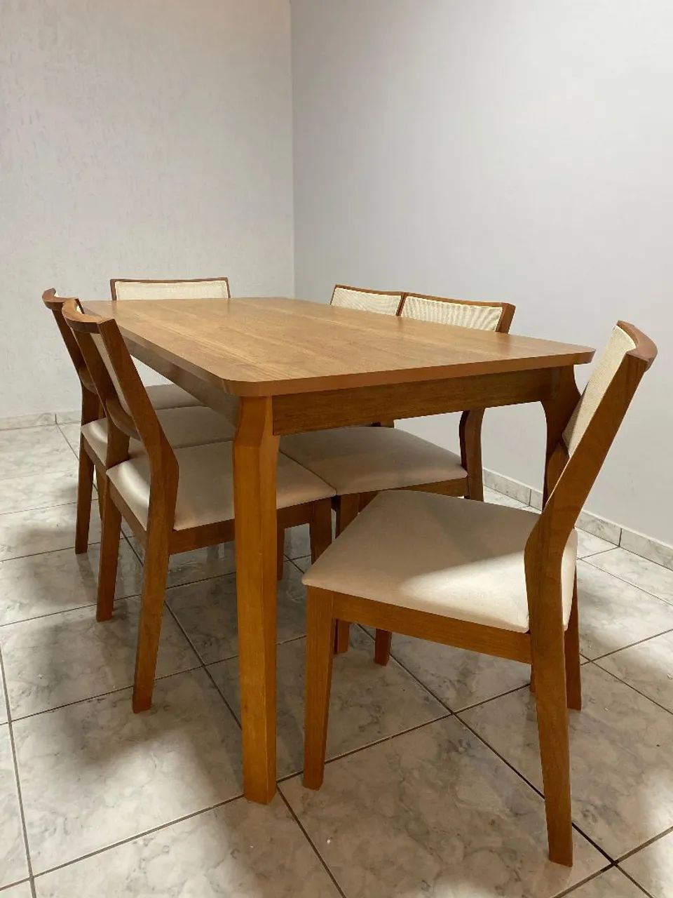 Mesa de jantar com tampo de madeira 1.60x90 com 06 cadeiras - Foto 4