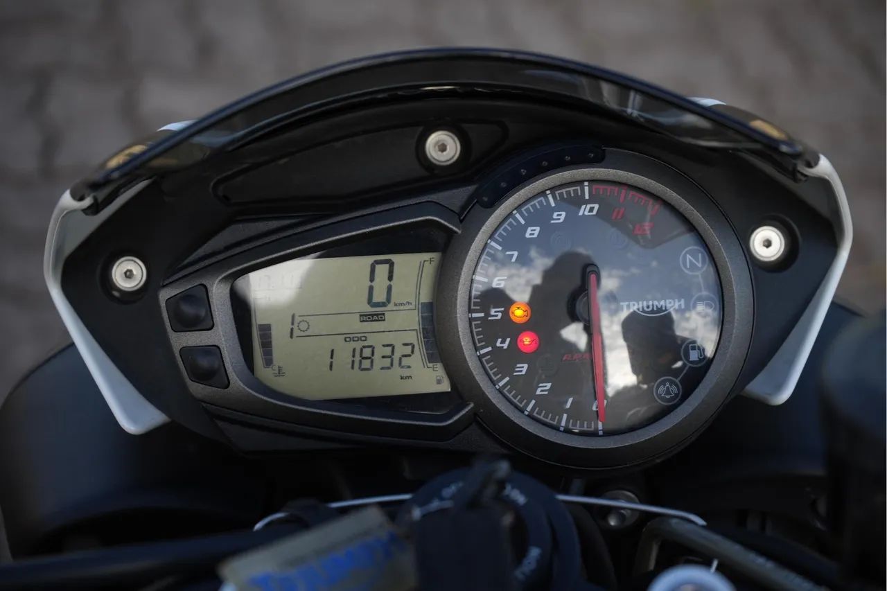 Triumph Speed Triple 1050R  - Foto 3